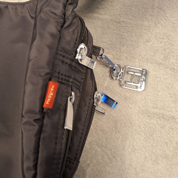 Hedgren Crossbody Bag Organizer Black Nylon Multiple Pockets Awesome Condition. - Picture 8 of 8